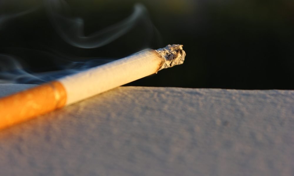 hand-man-white-smoke-smoking-model-637067-pxhere.com